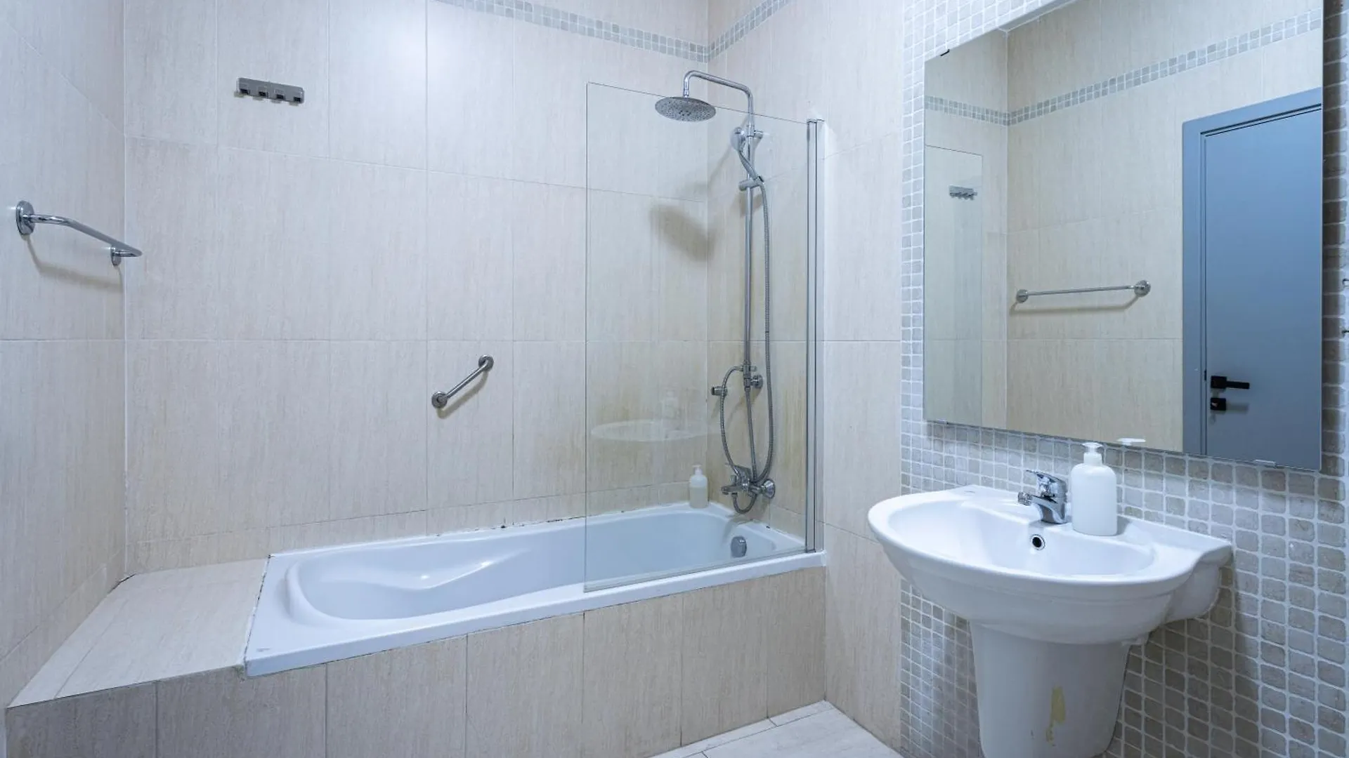 Spacious And Stylish Apartment Saint Julian's