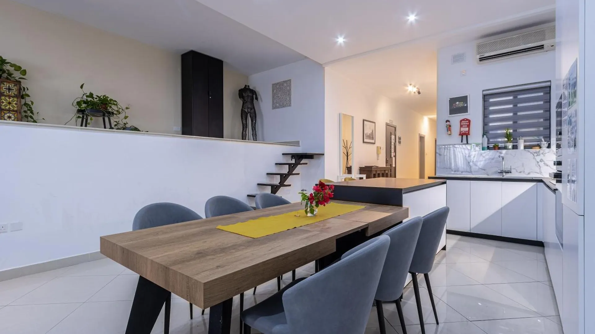 Spacious And Stylish Apartment Saint Julian's